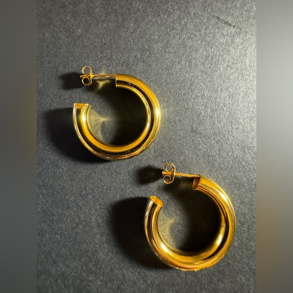 CLASSIC GOLD HOOPS - Picture 2 of 3